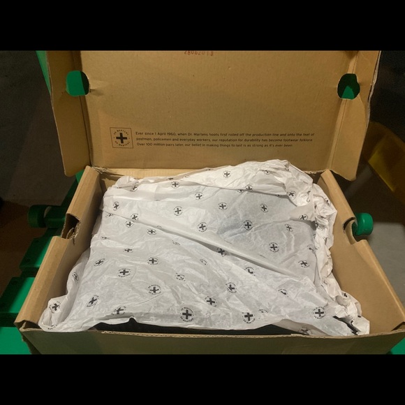 Dr. Martins AirWair in Pascal Pewter - Picture 6 of 11